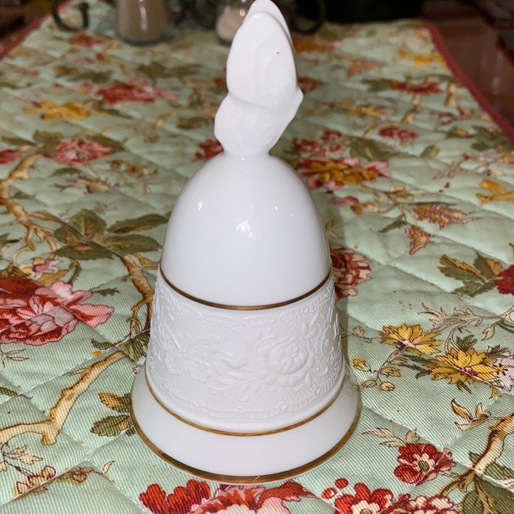 Vintage Hallmark Little Gallery porcelain/24K gold bells 1980